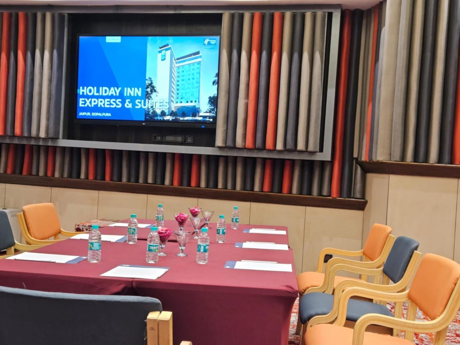 Holiday Inn Express & Suites Jaipur Gopalpura Bagian luar foto